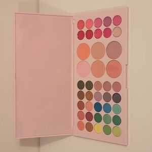 Icing's Artist Bright Makeup Palette *Brand New*